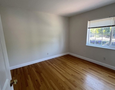 3244 Ellis St - Photo Thumbnail 2