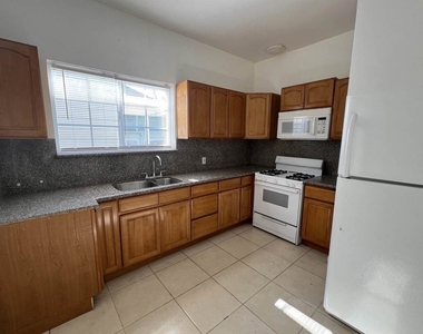 3244 Ellis St - Photo Thumbnail 3