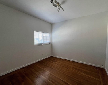 3244 Ellis St - Photo Thumbnail 2