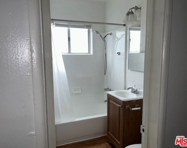 10702 Crenshaw Boulevard - Photo Thumbnail 17