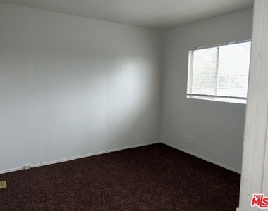 10702 Crenshaw Boulevard - Photo Thumbnail 16