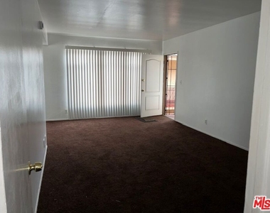 10702 Crenshaw Boulevard - Photo Thumbnail 6
