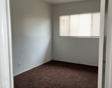 10702 Crenshaw Boulevard - Photo Thumbnail 12
