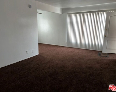10702 Crenshaw Boulevard - Photo Thumbnail 5