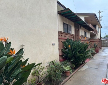 10702 Crenshaw Boulevard - Photo Thumbnail 1