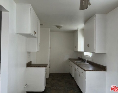 10702 Crenshaw Boulevard - Photo Thumbnail 10