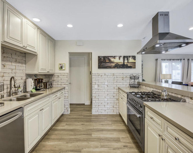 2230 Tamarisk Road - Photo Thumbnail 40