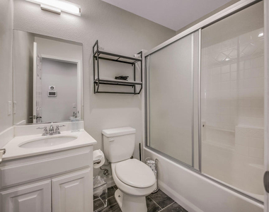 42942 Dell Lago Court - Photo Thumbnail 18