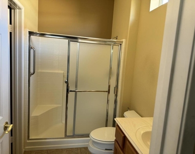 78464 Glastonbury Way - Photo Thumbnail 2