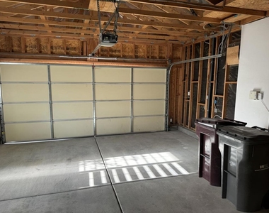 78464 Glastonbury Way - Photo Thumbnail 4