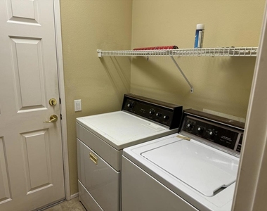 78464 Glastonbury Way - Photo Thumbnail 3