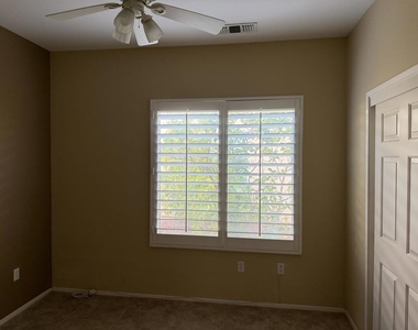 78464 Glastonbury Way - Photo Thumbnail 7