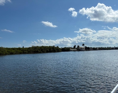 650 Horizons Avenue E - Photo Thumbnail 5