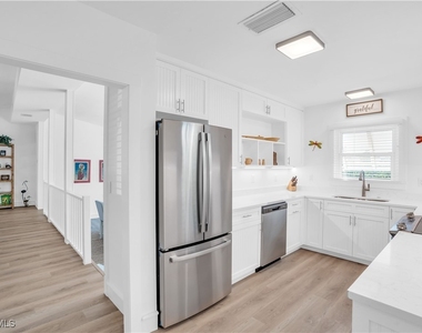 617 Gulf Shore Blvd N - Photo Thumbnail 4