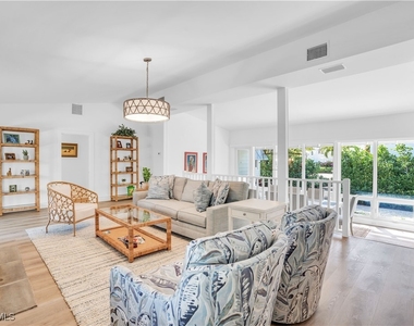 617 Gulf Shore Blvd N - Photo Thumbnail 2