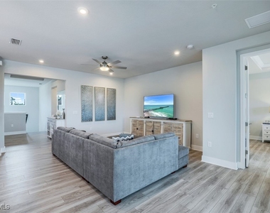 4705 Arboretum Circle - Photo Thumbnail 4