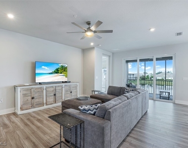4705 Arboretum Circle - Photo Thumbnail 3