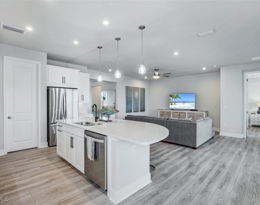 4705 Arboretum Circle - Photo Thumbnail 6