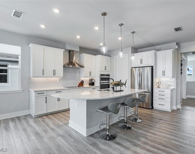 4705 Arboretum Circle - Photo Thumbnail 5