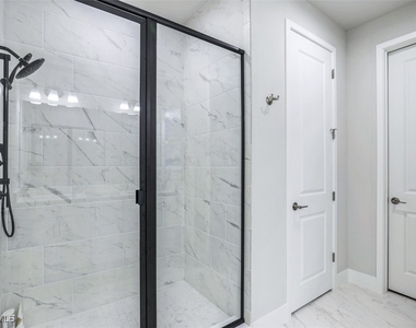 4705 Arboretum Circle - Photo Thumbnail 15