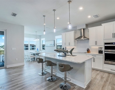 4705 Arboretum Circle - Photo Thumbnail 8