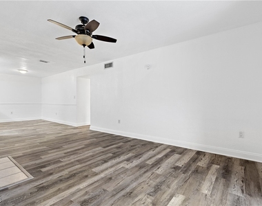 12658 Kenwood Lane - Photo Thumbnail 5