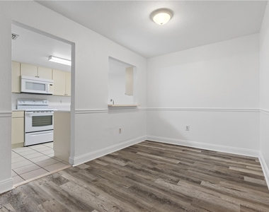 12658 Kenwood Lane - Photo Thumbnail 9