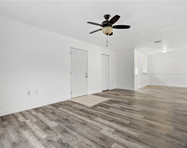 12658 Kenwood Lane - Photo Thumbnail 6