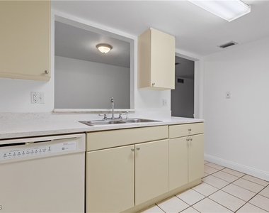 12658 Kenwood Lane - Photo Thumbnail 13