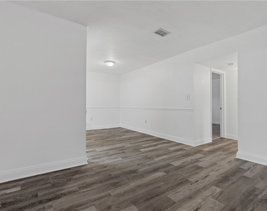 12658 Kenwood Lane - Photo Thumbnail 8