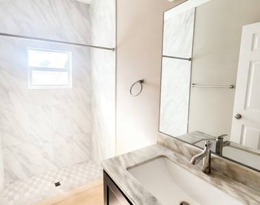 2431 Paul Avenue S - Photo Thumbnail 10