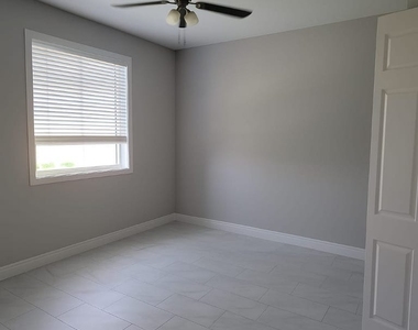 2431 Paul Avenue S - Photo Thumbnail 9