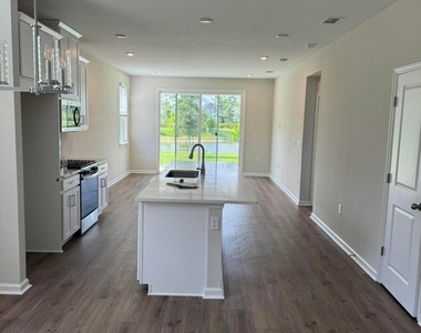 41 Spruce Hill Point - Photo Thumbnail 2