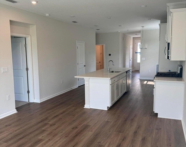41 Spruce Hill Point - Photo Thumbnail 4