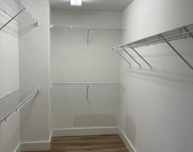 7003 Butterfield Court - Photo Thumbnail 12