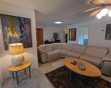 5409 Palm Aire Drive - Photo Thumbnail 4