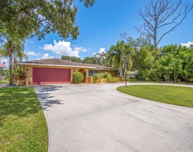 5409 Palm Aire Drive - Photo Thumbnail 1