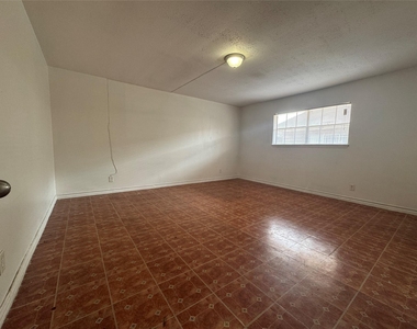 6405 Westward Street - Photo Thumbnail 8
