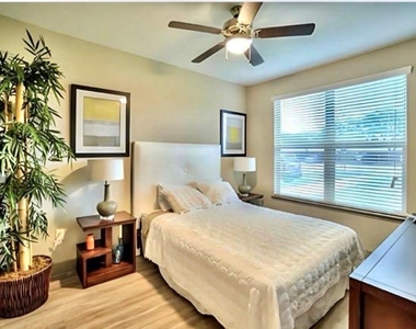 1920 Hollister Street - Photo Thumbnail 3