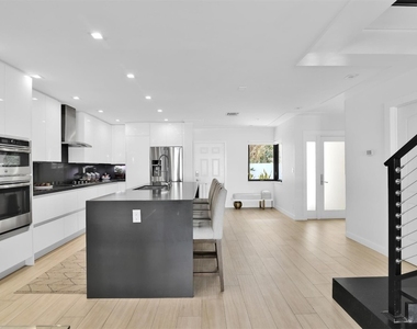 1035 Boca Cove Lane - Photo Thumbnail 5