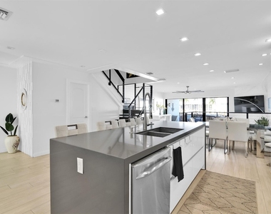 1035 Boca Cove Lane - Photo Thumbnail 11