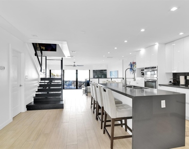 1035 Boca Cove Lane - Photo Thumbnail 4