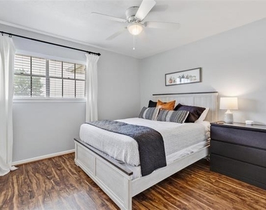 607 W Cedar Street - Photo Thumbnail 20