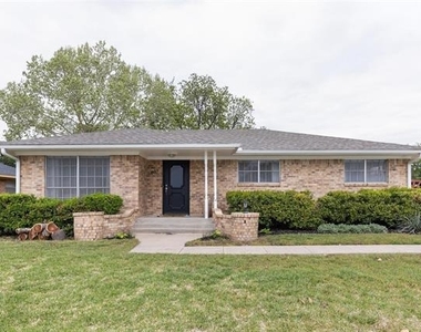 607 W Cedar Street - Photo Thumbnail 13