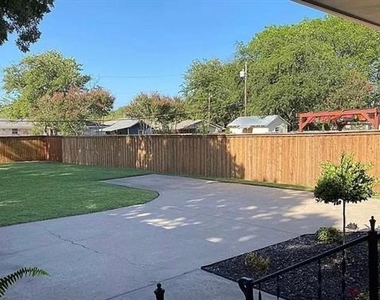 607 W Cedar Street - Photo Thumbnail 15