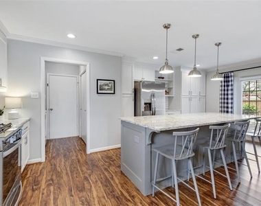 607 W Cedar Street - Photo Thumbnail 2