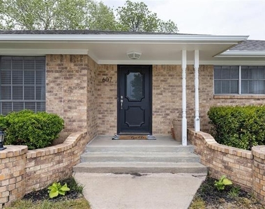 607 W Cedar Street - Photo Thumbnail 14