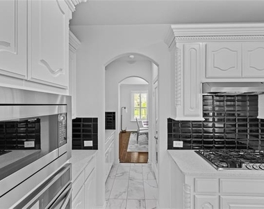 2305 Hickey Drive - Photo Thumbnail 2