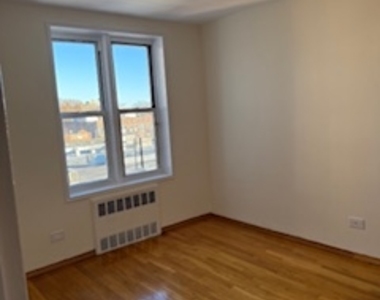 759 East 10th Street - Photo Thumbnail 8