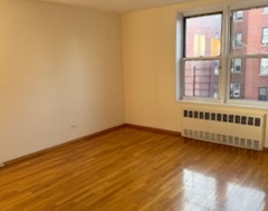 759 East 10th Street - Photo Thumbnail 4